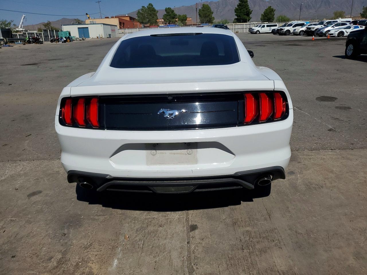 2018 Ford Mustang - zdjęcie 6