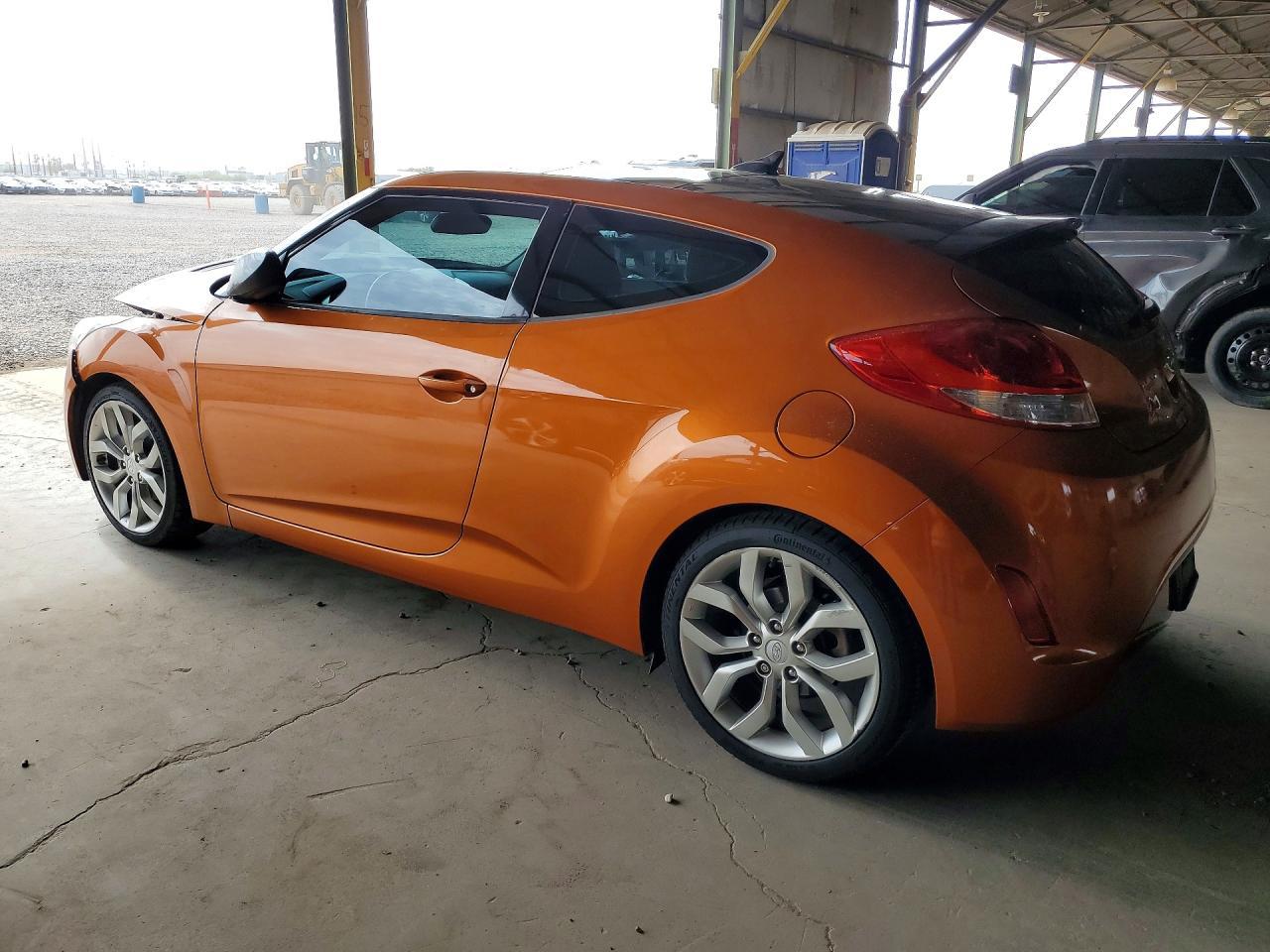 2013 Hyundai Veloster Base - zdjęcie 2