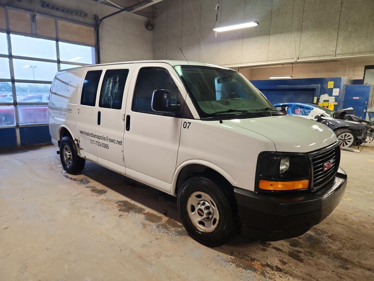 2017 GMC Savana G2500 - zdjęcie 4