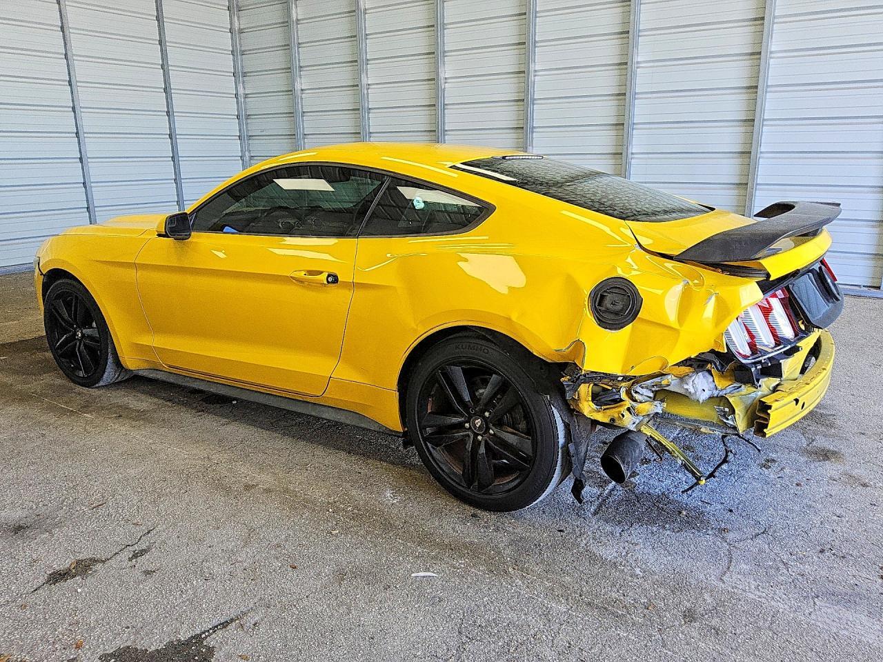 2015 Ford Mustang - zdjęcie 2