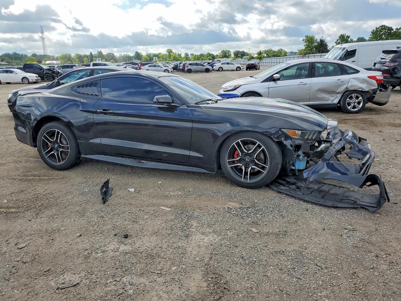 2017 Ford Mustang - zdjęcie 4