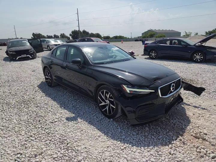 2020 Volvo S60 T5 Momentum - zdjęcie 14