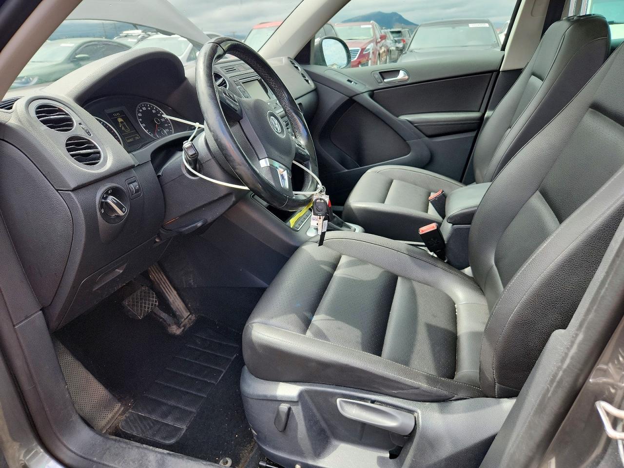 2013 Volkswagen Tiguan S - zdjęcie 7