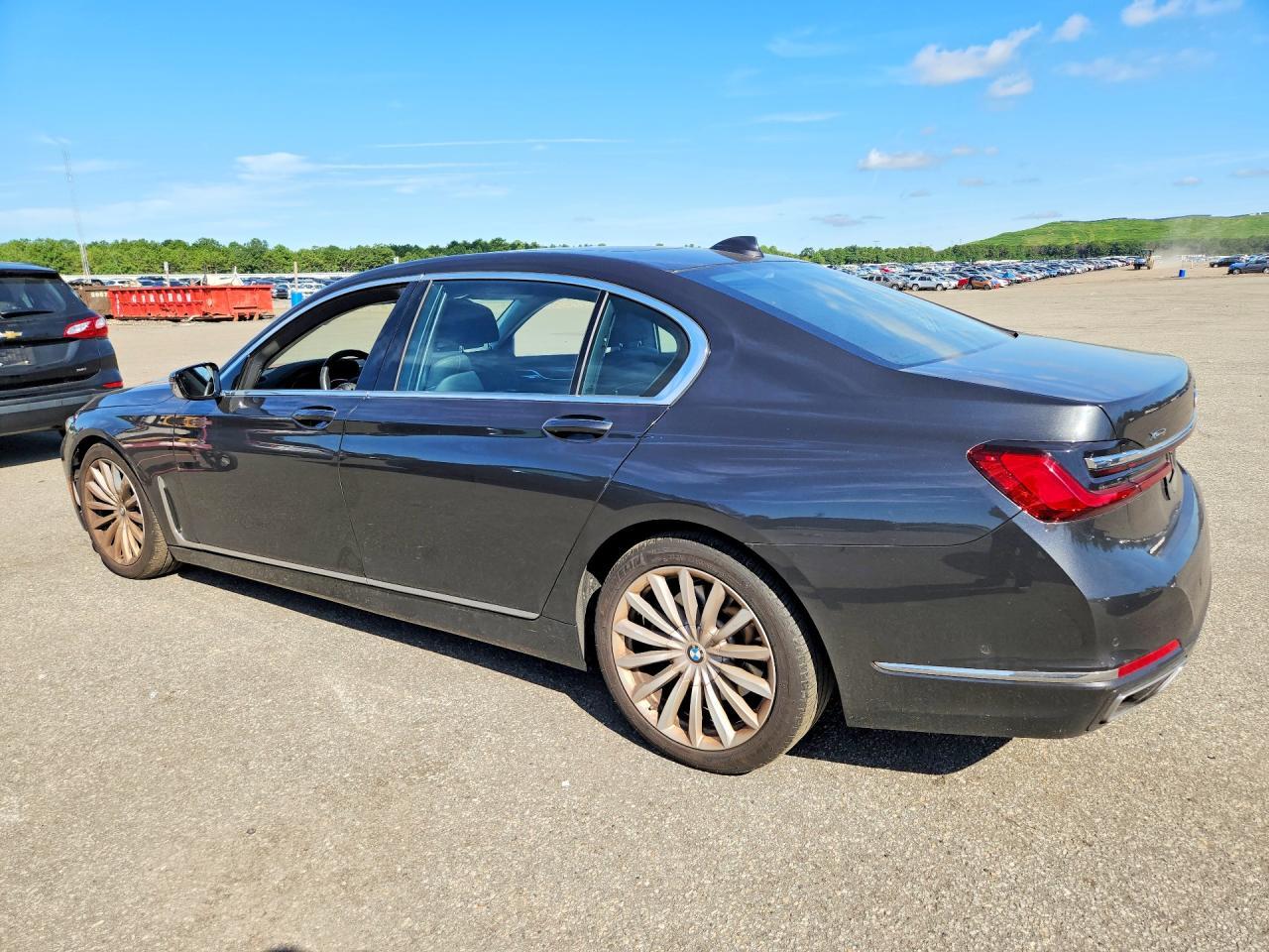 2021 BMW Seria 7 740i - zdjęcie 2