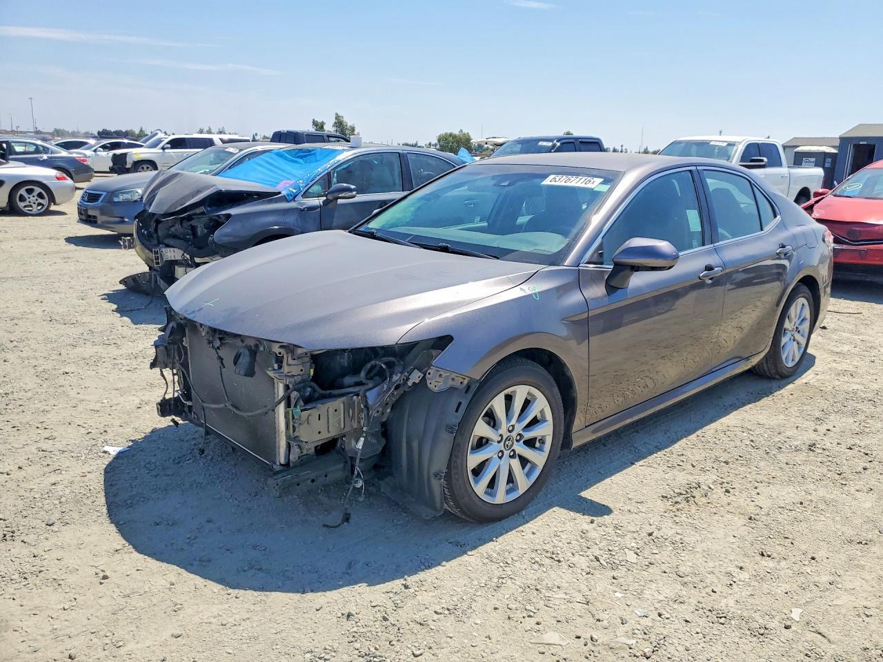 2019 Toyota Camry Le - zdjęcie główne