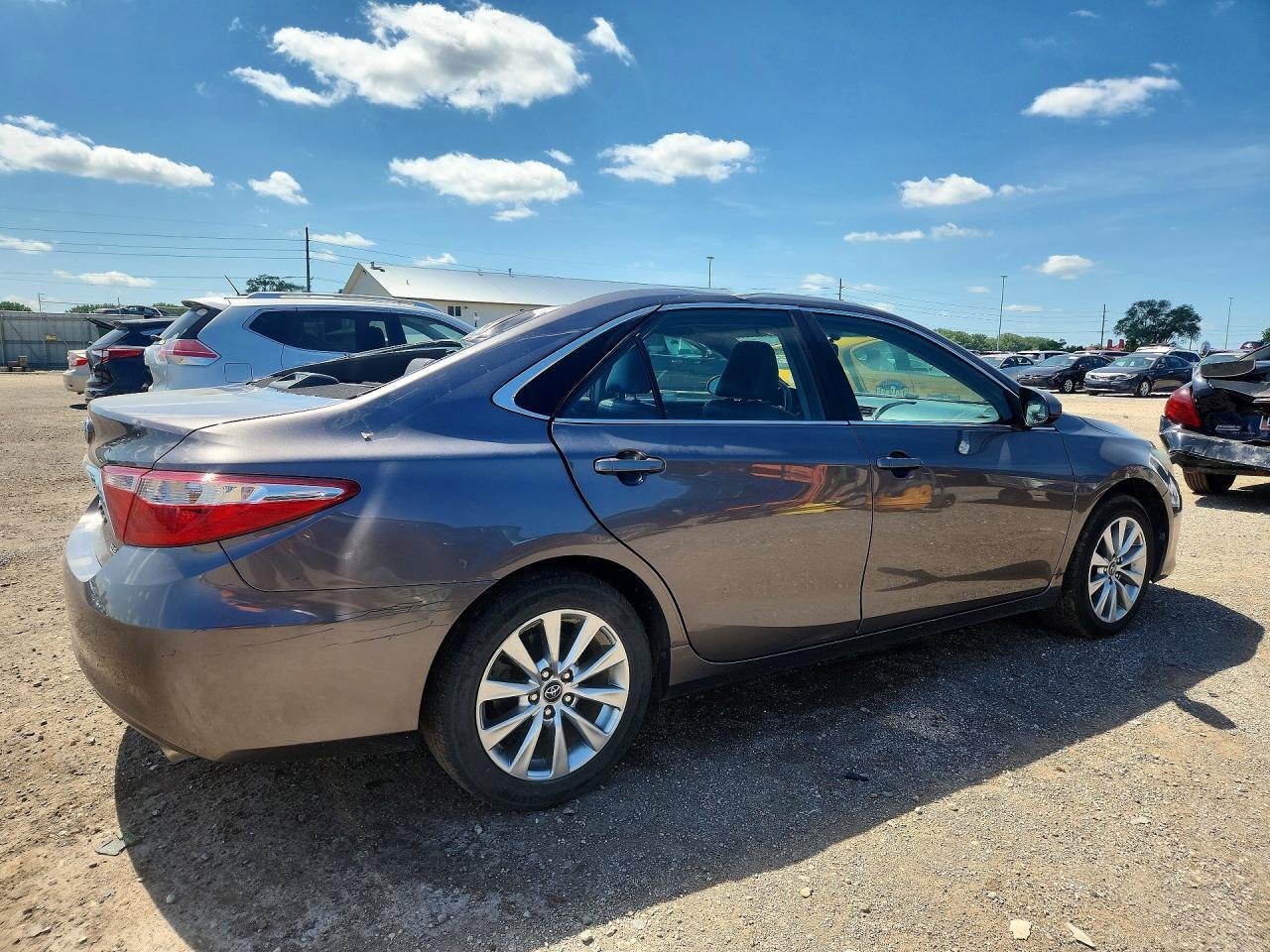 2016 Toyota Camry Xle - zdjęcie 3