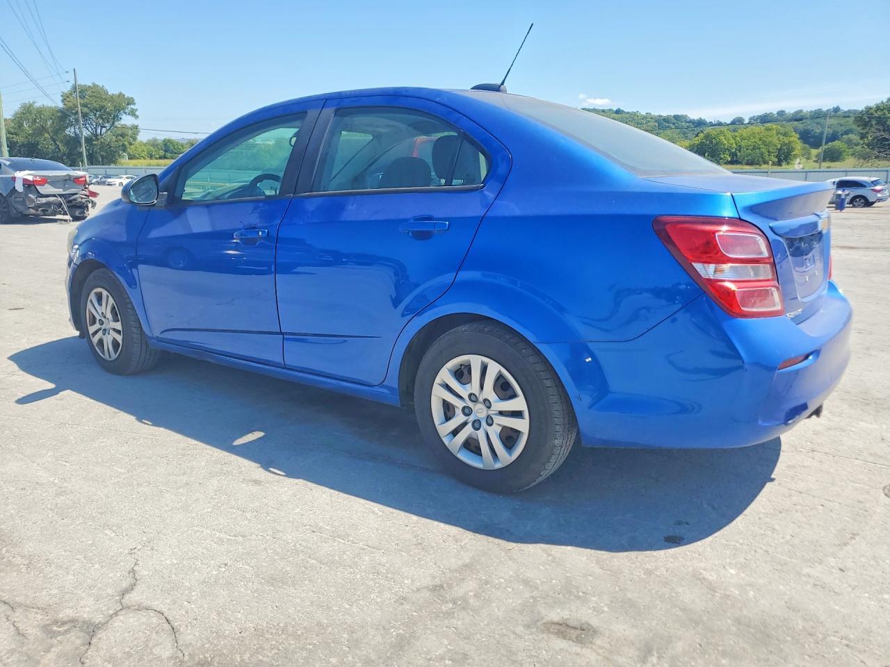 2017 Chevrolet Sonic Ls - zdjęcie 2