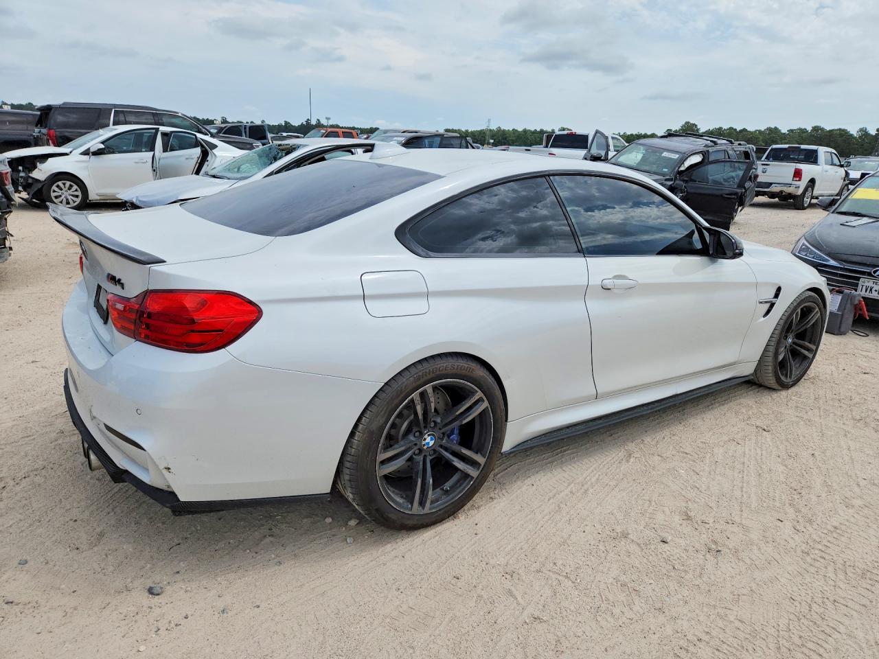 2015 BMW M4 - zdjęcie 3