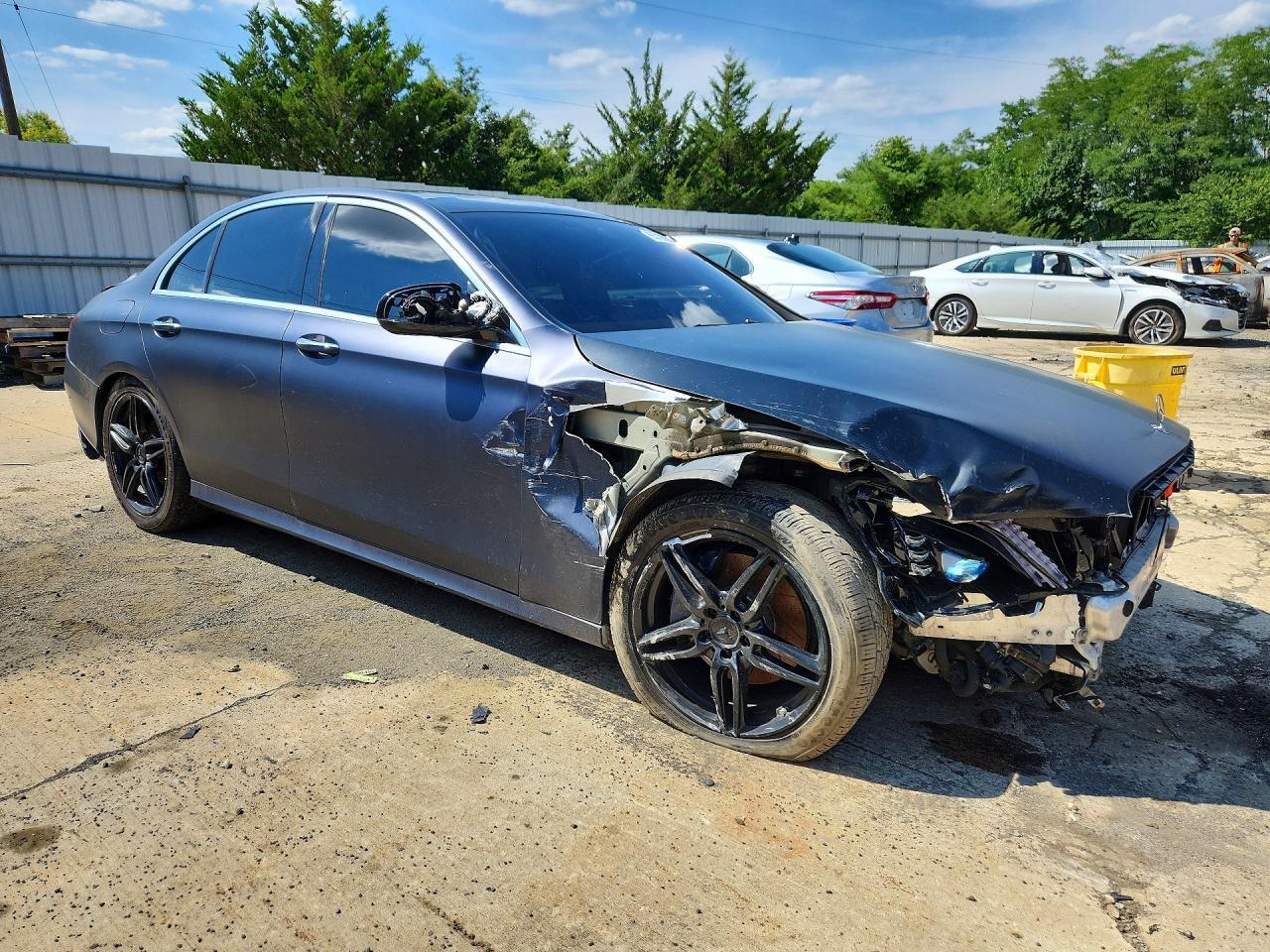 2017 Mercedes-Benz E 300 4Matic - zdjęcie 4