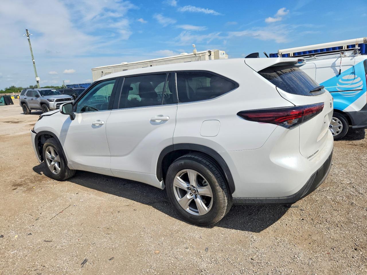 2025 Toyota Highlander Le - zdjęcie 2