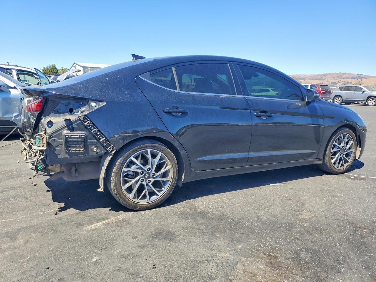 2020 Hyundai Elantra Limited - zdjęcie 3