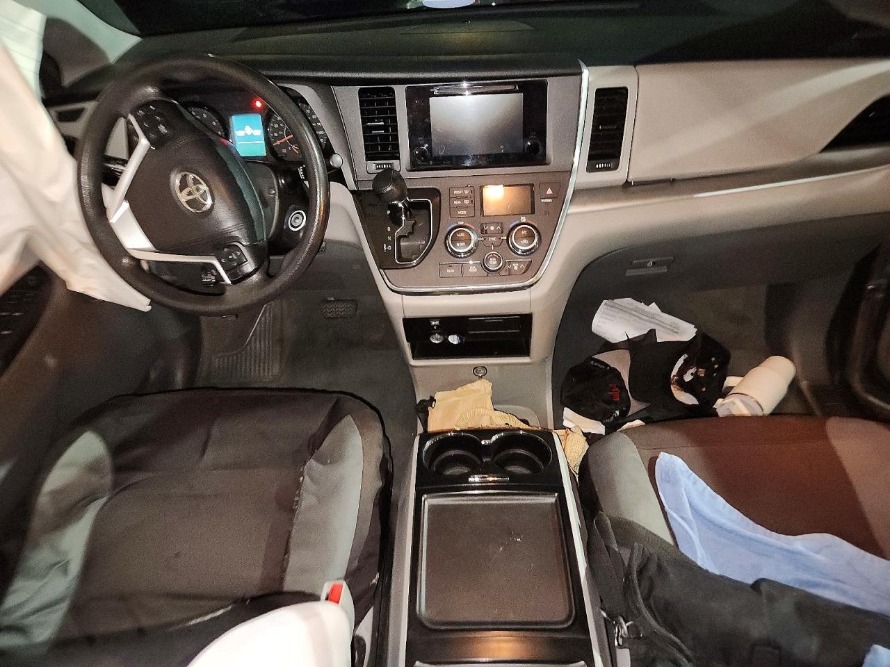 2017 Toyota Sienna Le Mobility - zdjęcie 8