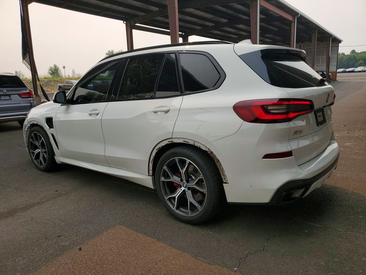 2023 BMW X5 xDrive45E - zdjęcie 2