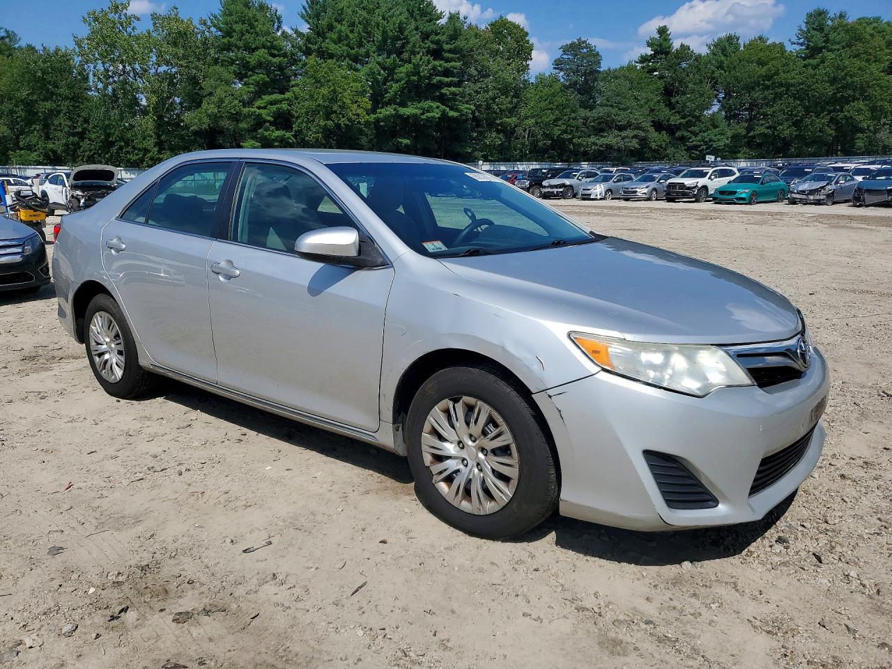 2014 Toyota Camry Le - zdjęcie 4
