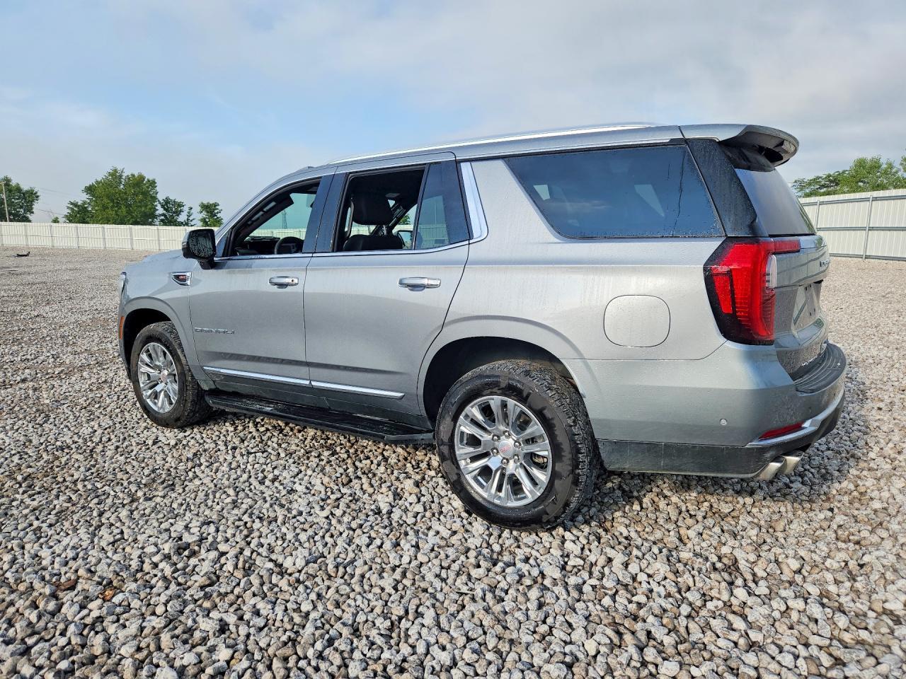 2026 GMC Yukon Denali - zdjęcie 2