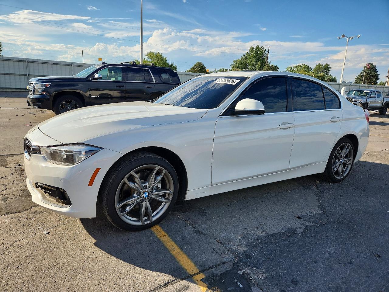 2017 BMW Seria 3 330i - zdjęcie główne