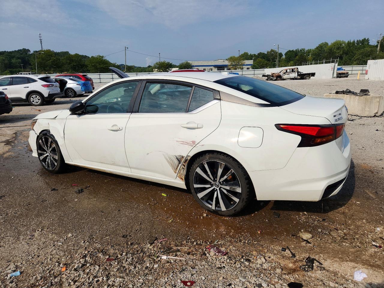 2020 Nissan Altima Sr - zdjęcie 2