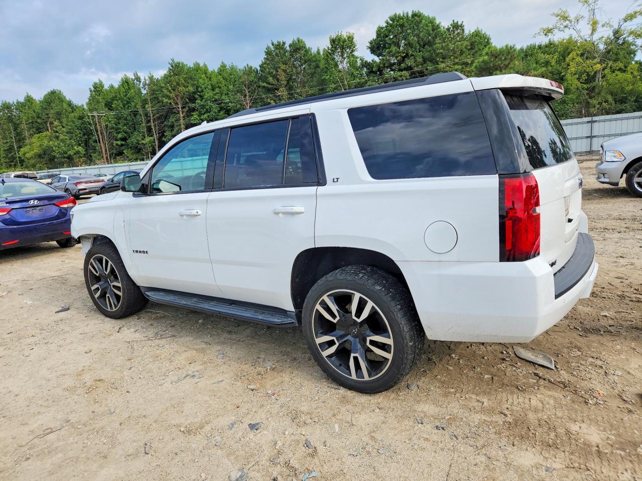 2020 Chevrolet Tahoe K1500 Lt - zdjęcie 2