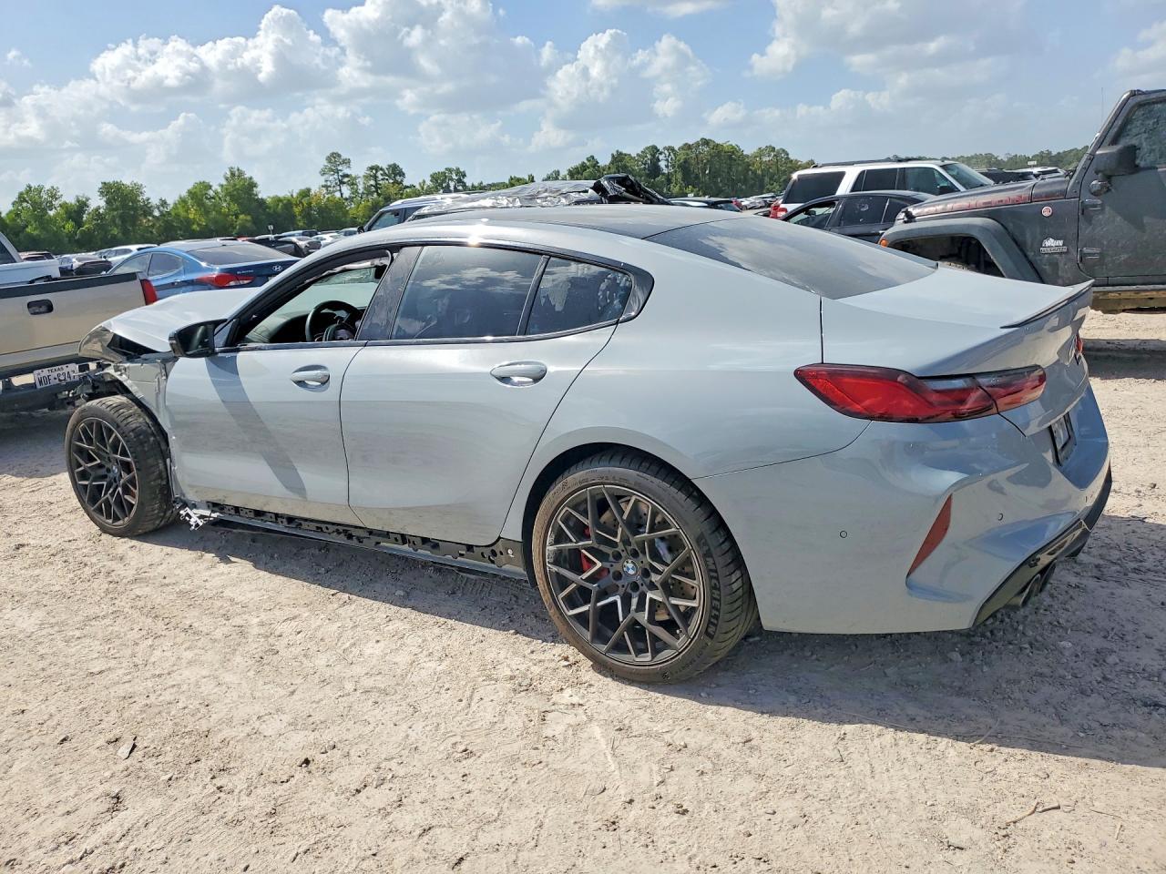 2025 BMW M8 - zdjęcie 2