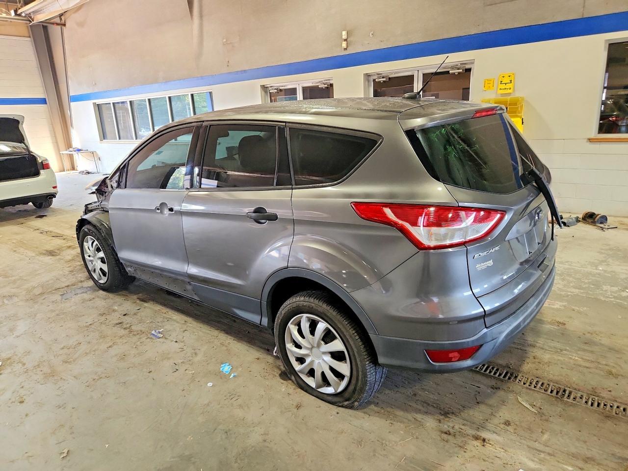 2014 Ford Escape S - zdjęcie 2