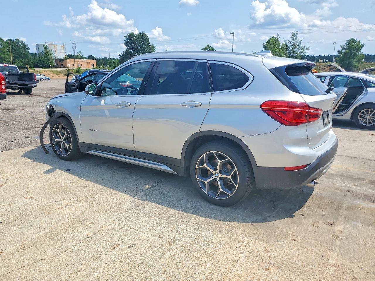 2017 BMW X1 xDrive28I - zdjęcie 2
