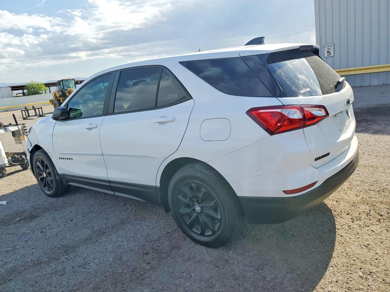 2020 Chevrolet Equinox Ls - zdjęcie 2