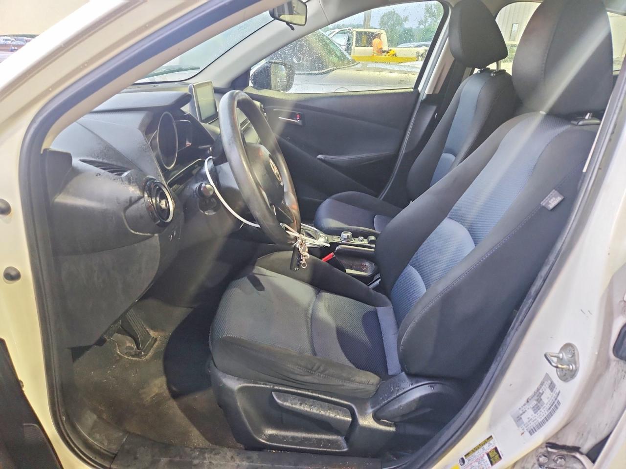 2018 Toyota Yaris Ia Base - zdjęcie 7