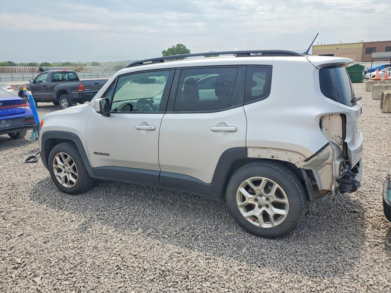 2015 Jeep Renegade - zdjęcie 2