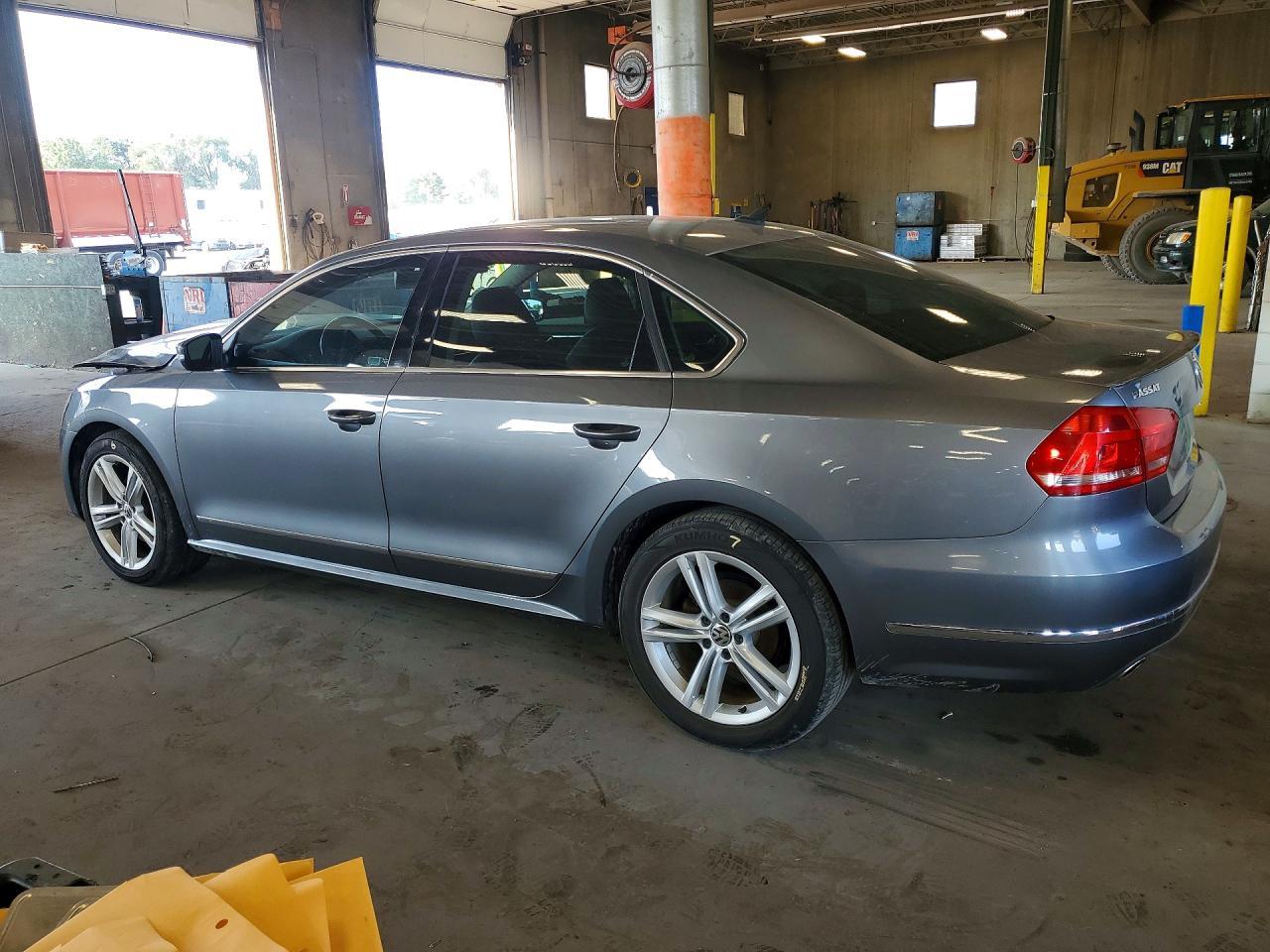 2015 Volkswagen Passat Sel - zdjęcie 2