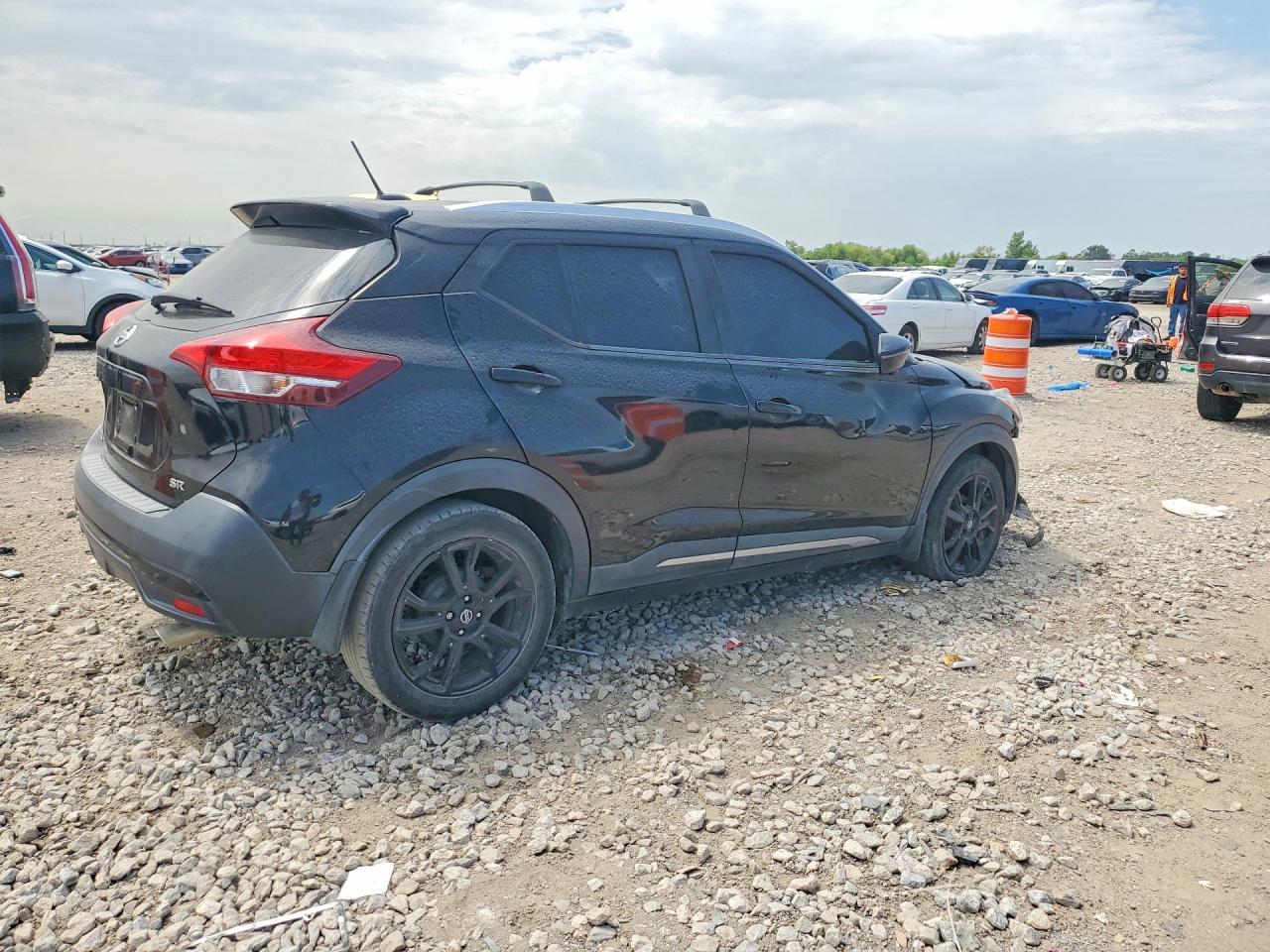 2019 Nissan Kicks Sr - zdjęcie 3