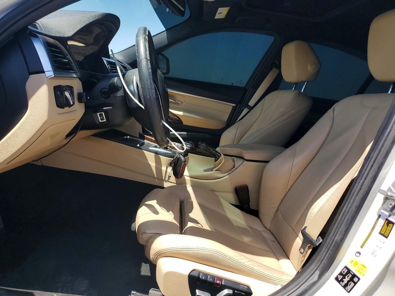 2017 BMW Seria 3 330i - zdjęcie 7