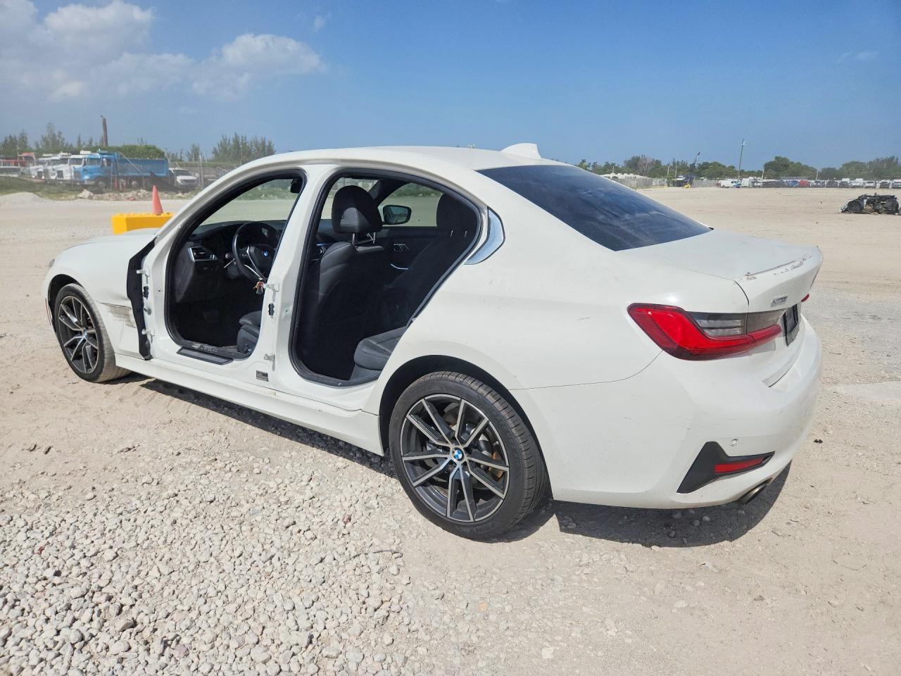2020 BMW Seria 3 330i - zdjęcie 2