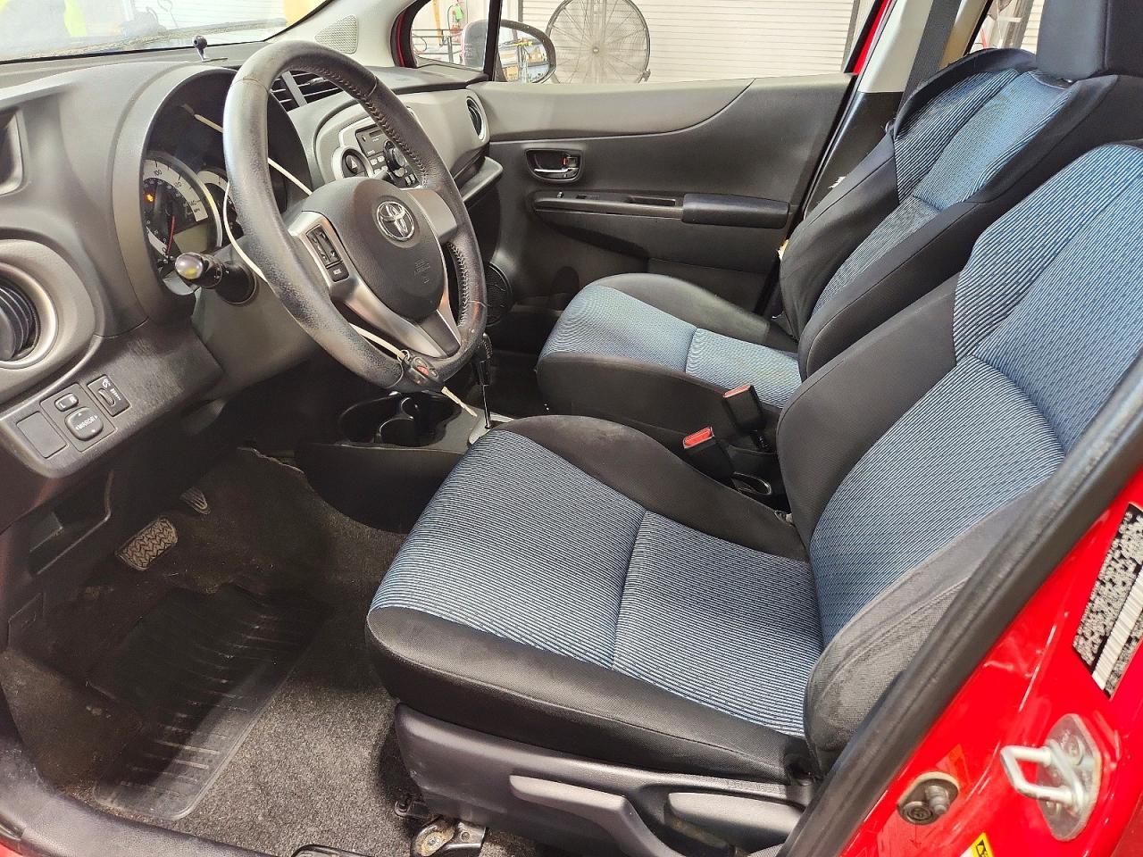 2013 Toyota Yaris 5-Door Se - zdjęcie 7
