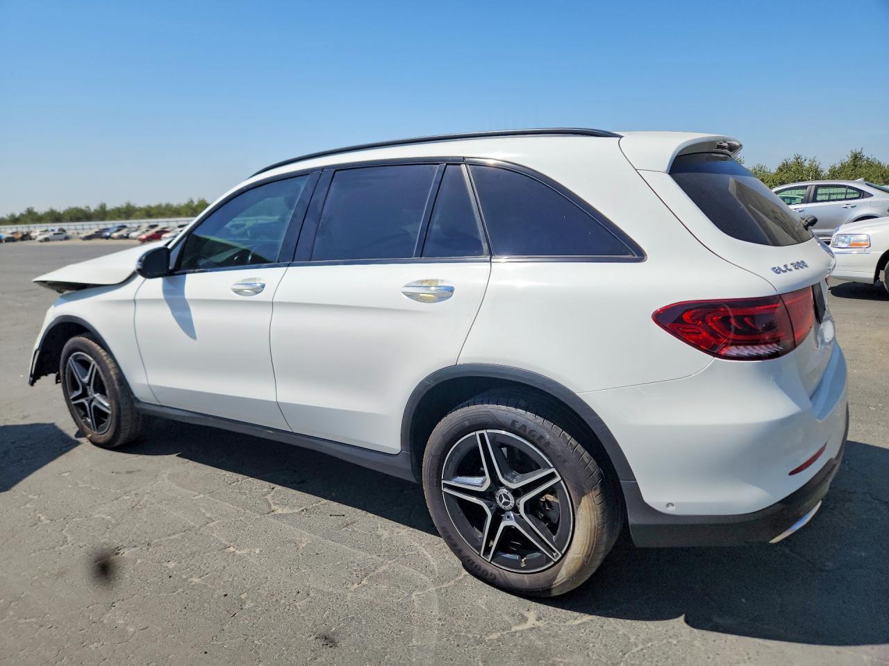 2021 Mercedes-Benz Glc 300 - zdjęcie 2