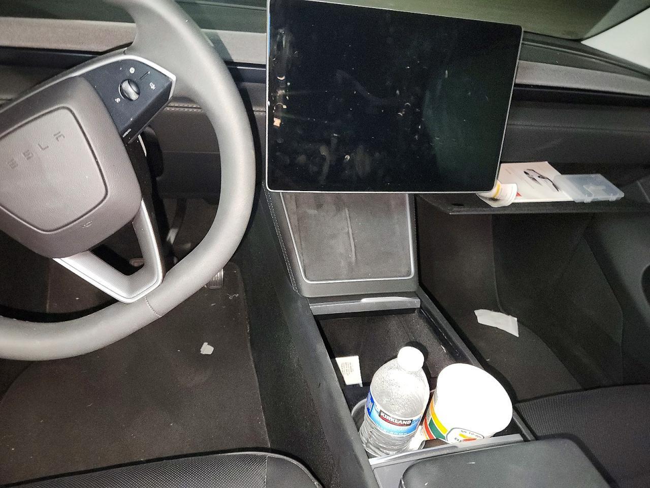 2026 Tesla Model Y - zdjęcie 8