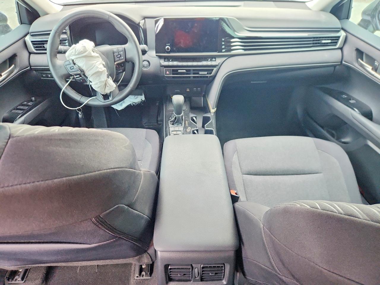 2025 Toyota Camry Le - zdjęcie 8