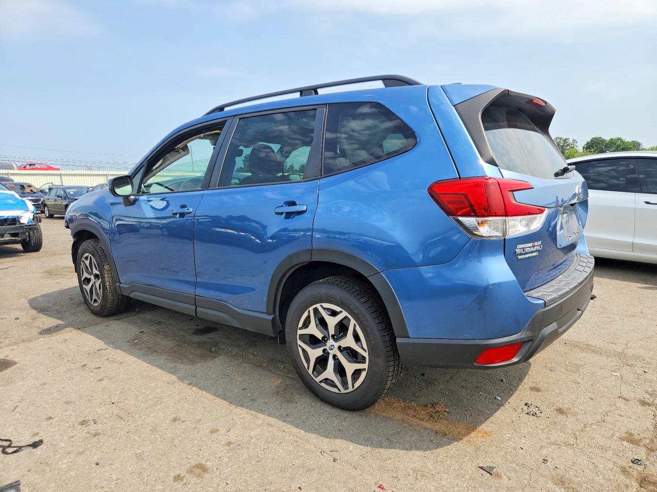 2020 Subaru Forester Premium - zdjęcie 2