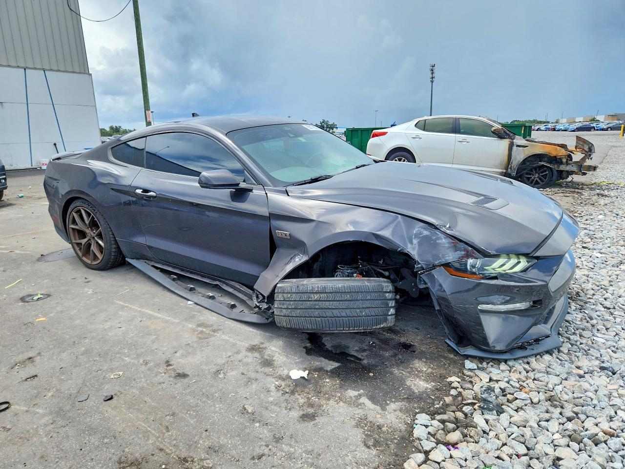 2022 Ford Mustang - zdjęcie 4