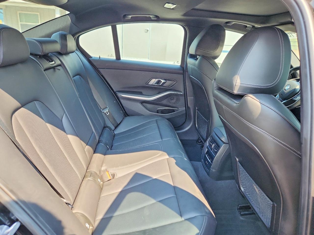 2022 BMW 330Xi - zdjęcie 10