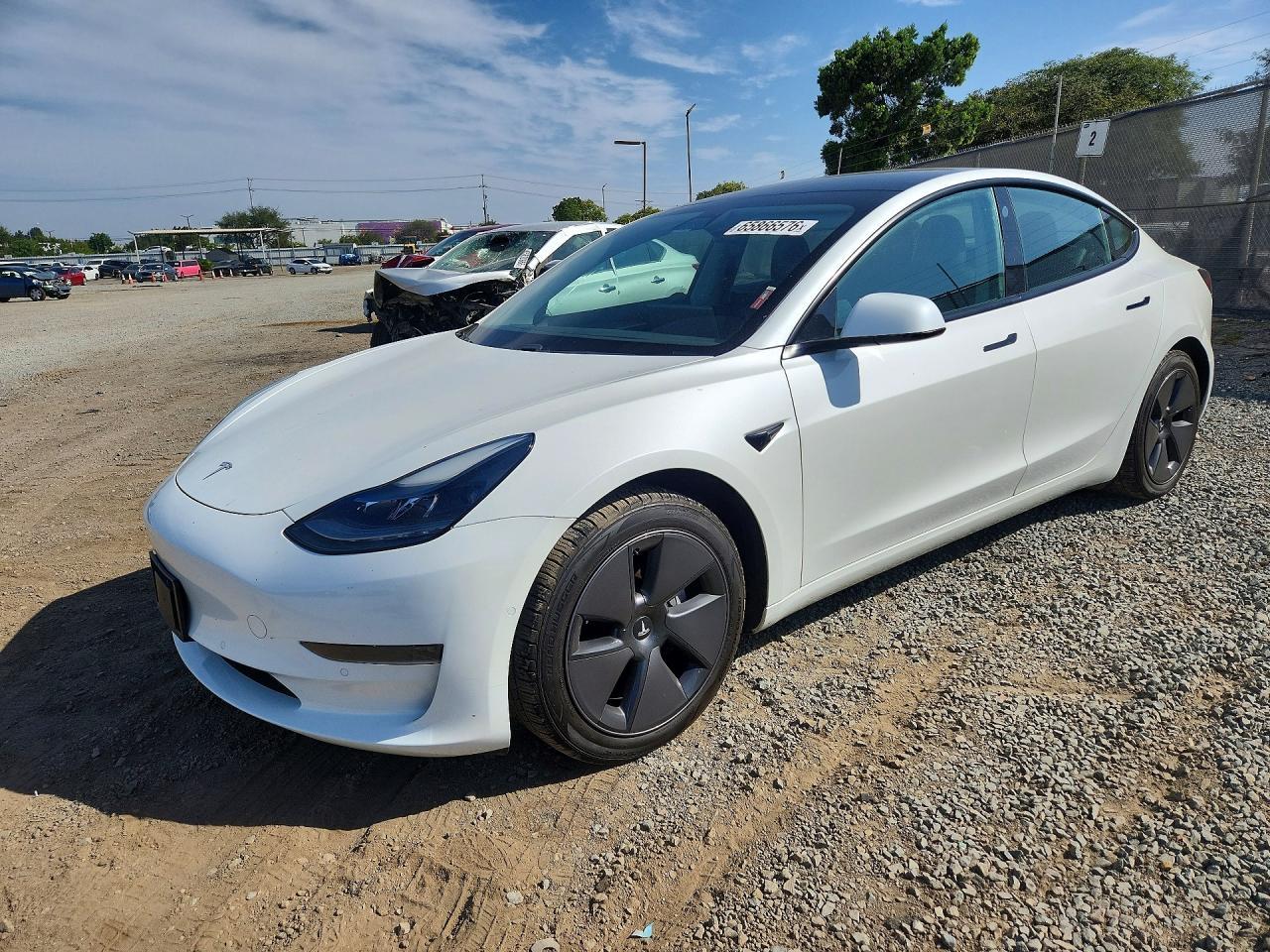 2021 Tesla Model 3 - zdjęcie główne