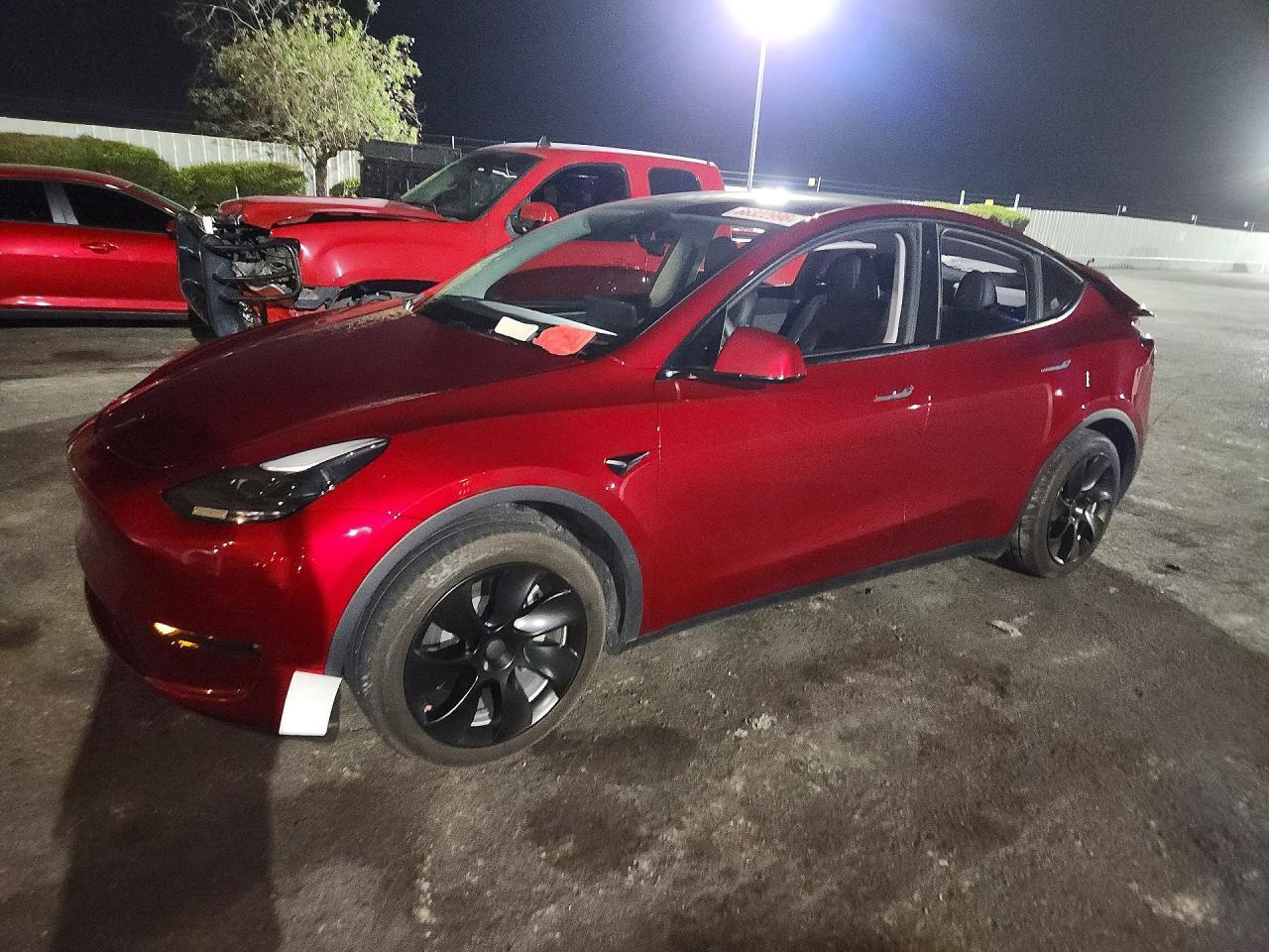 2024 Tesla Model Y - zdjęcie główne