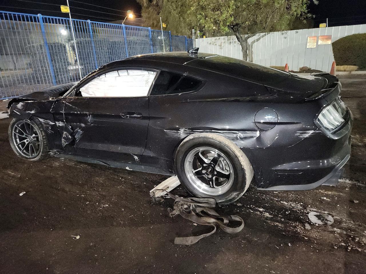 2023 Ford Mustang Gt - zdjęcie 2