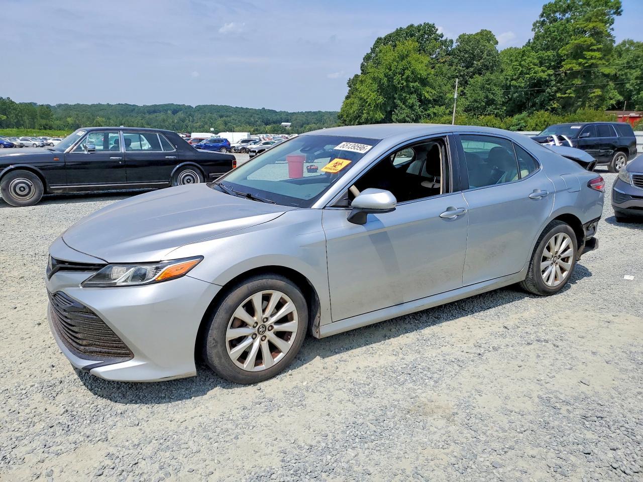 2018 Toyota Camry Le - zdjęcie główne