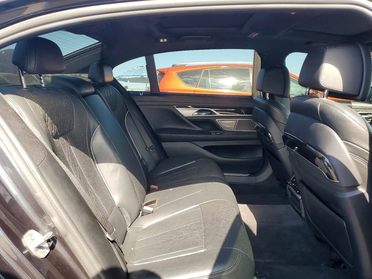2019 BMW 740 I - zdjęcie 10