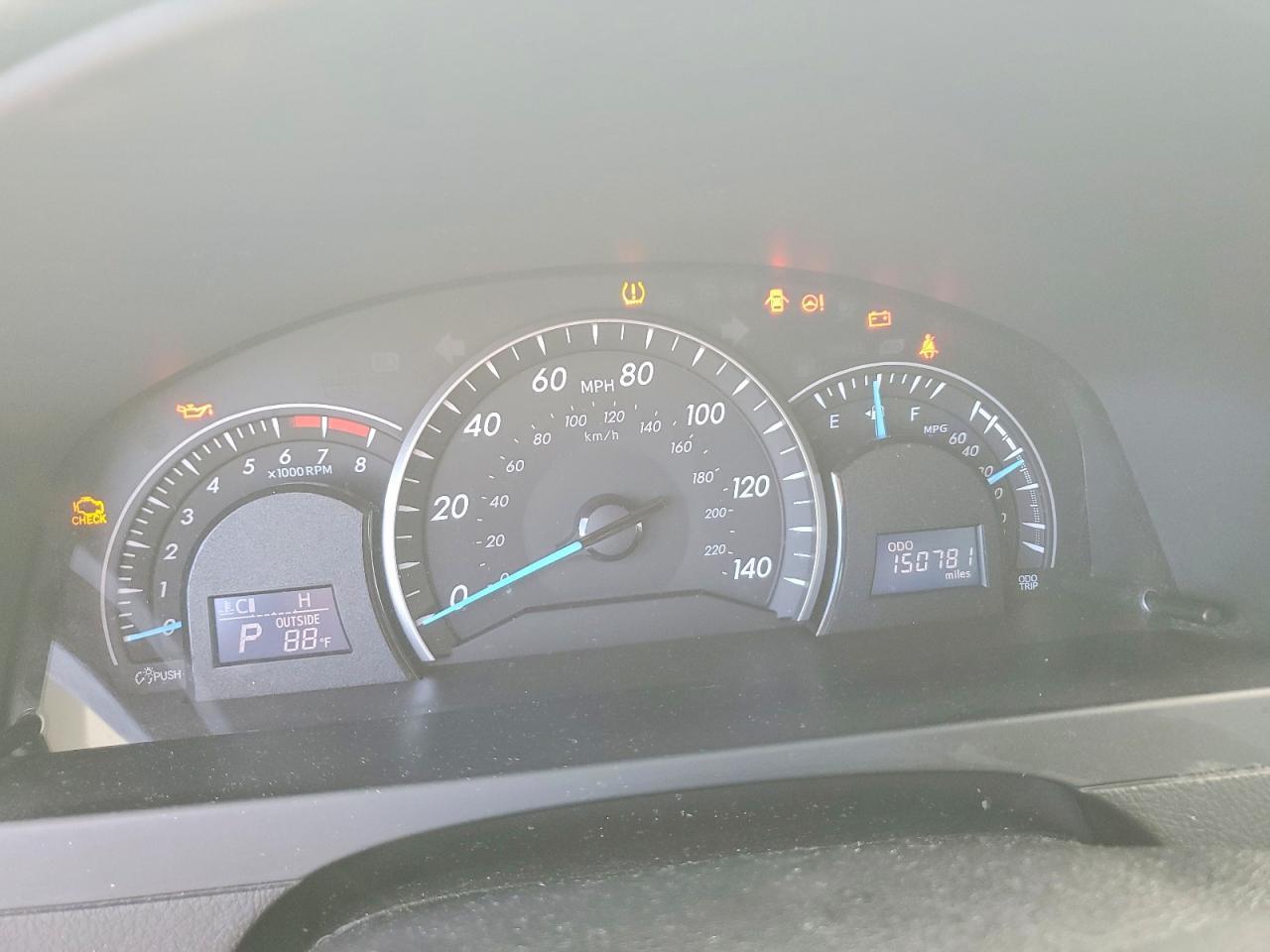 2014 Toyota Camry Le - zdjęcie 9