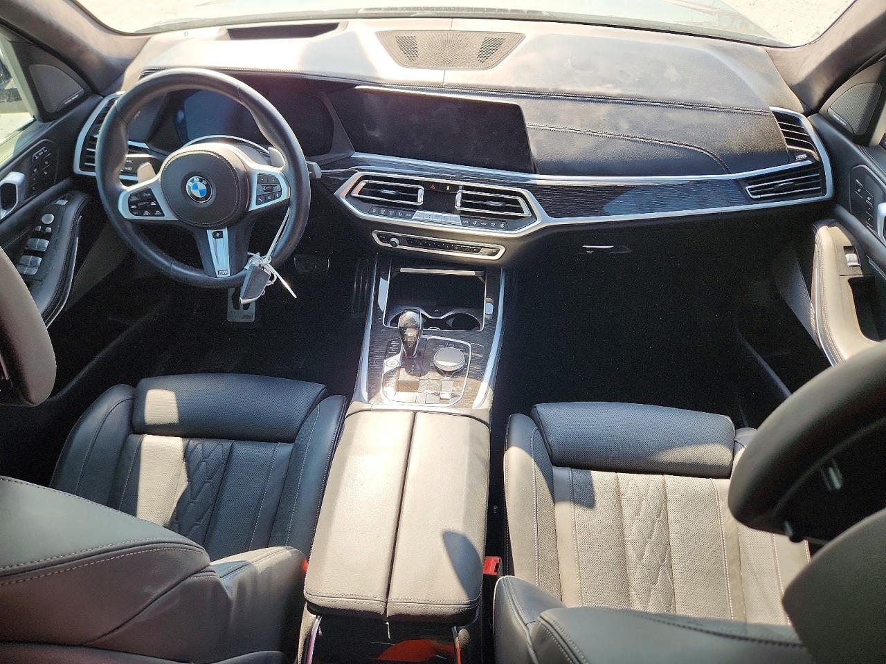 2021 BMW X7 xDrive40I - zdjęcie 8