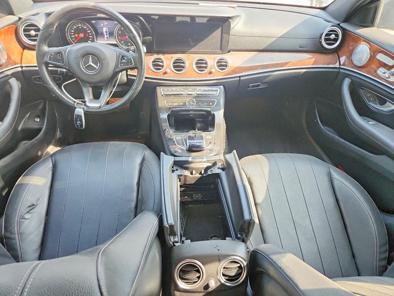 2017 Mercedes-Benz E 300 - zdjęcie 8