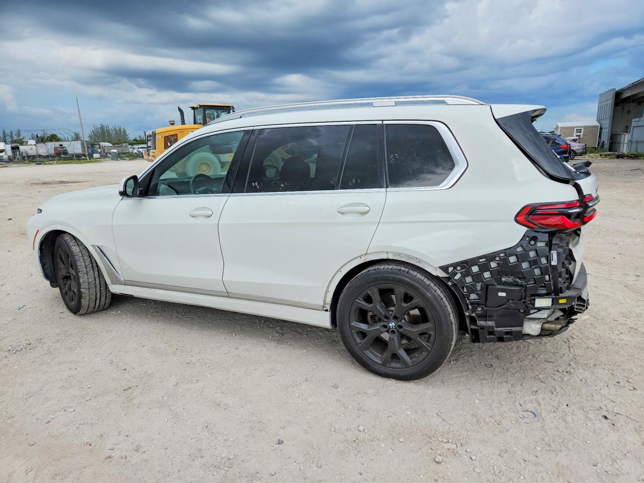 2024 BMW X7 xDrive40I - zdjęcie 2