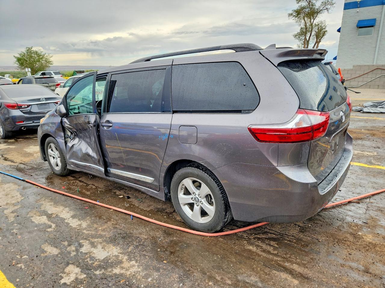 2018 Toyota Sienna Le - zdjęcie 2
