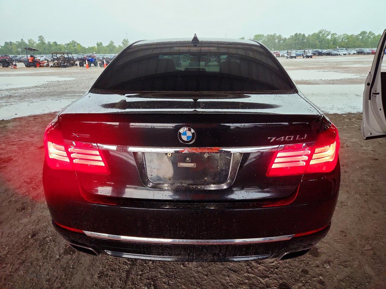 2015 BMW Seria 7 740Li - zdjęcie 6